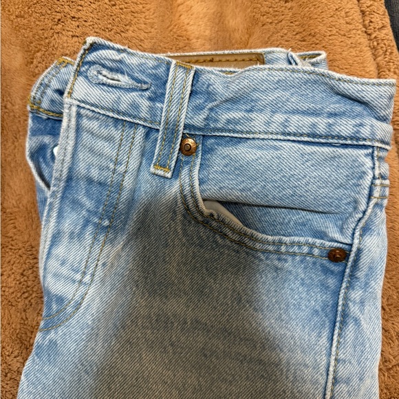 Levis Wedgie Straight Jeanss - Picture 3 of 9